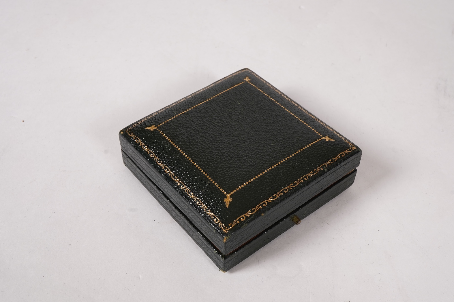 An Edwardian 18ct gold half hunter keyless lever pocket watch, by Searle & Co, Lombard Street, London